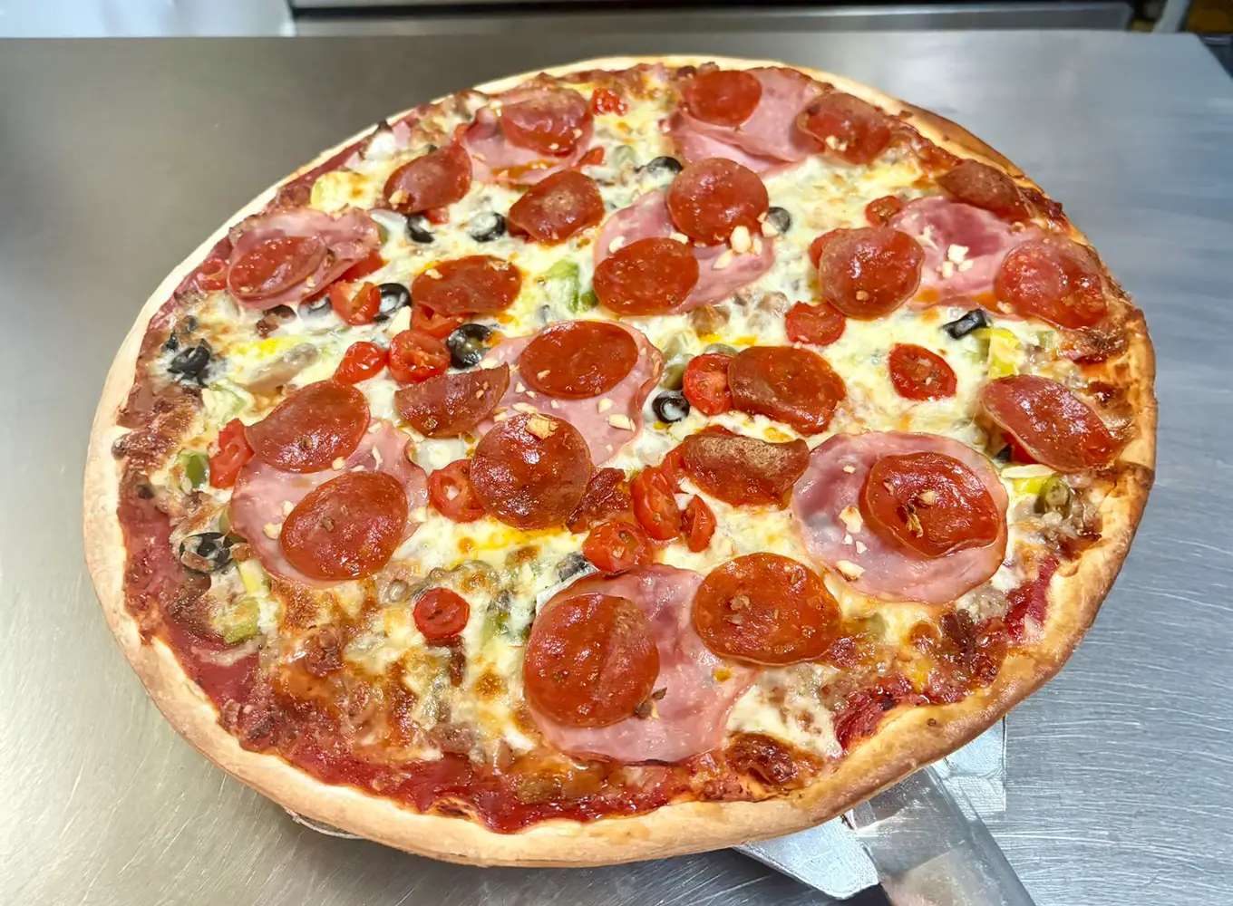 handcrafted pizzas at Cavataio's Restaurant & Pizzeria in Staunton IL